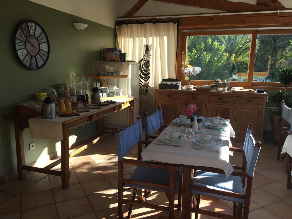 Bed and Breakfast Le Mas Shabanou Roquefort Les Pins Exteriér fotografie