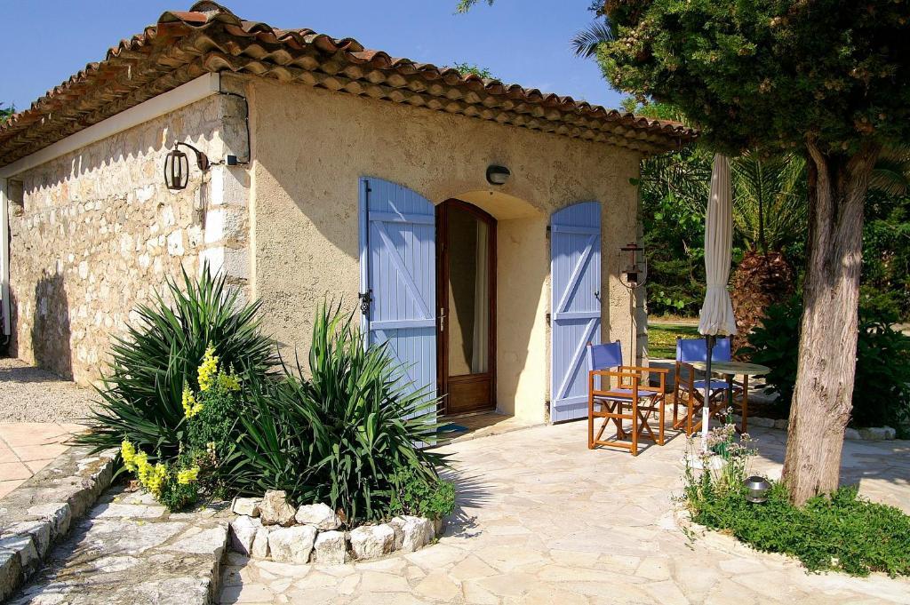 Bed and Breakfast Le Mas Shabanou Roquefort Les Pins Exteriér fotografie