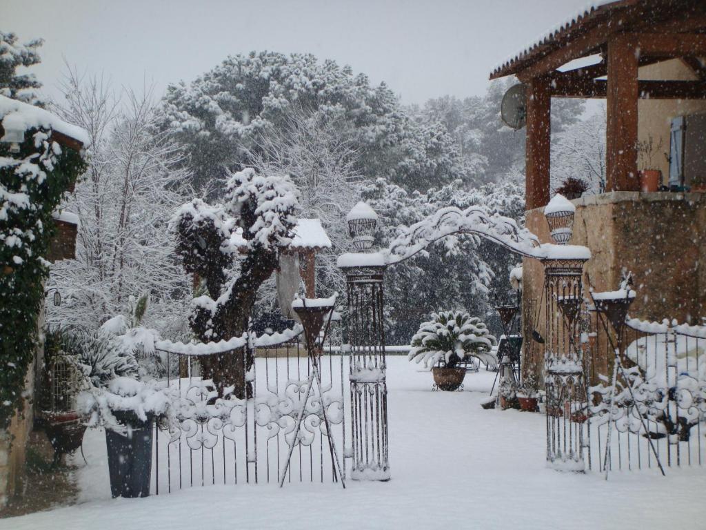 Bed and Breakfast Le Mas Shabanou Roquefort Les Pins Exteriér fotografie