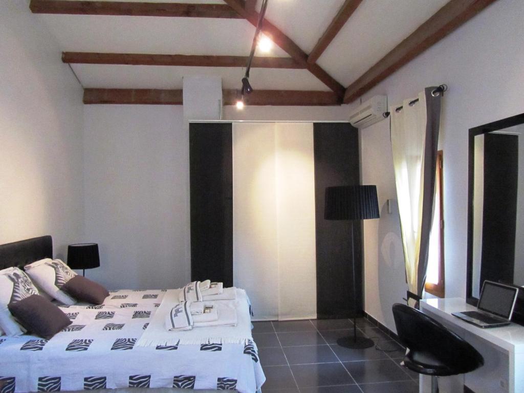 Bed and Breakfast Le Mas Shabanou Roquefort Les Pins Exteriér fotografie