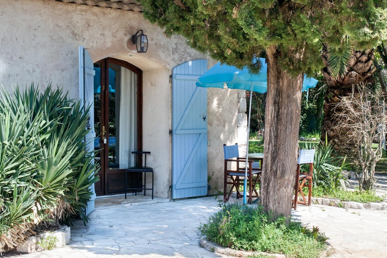 Bed and Breakfast Le Mas Shabanou Roquefort Les Pins Exteriér fotografie
