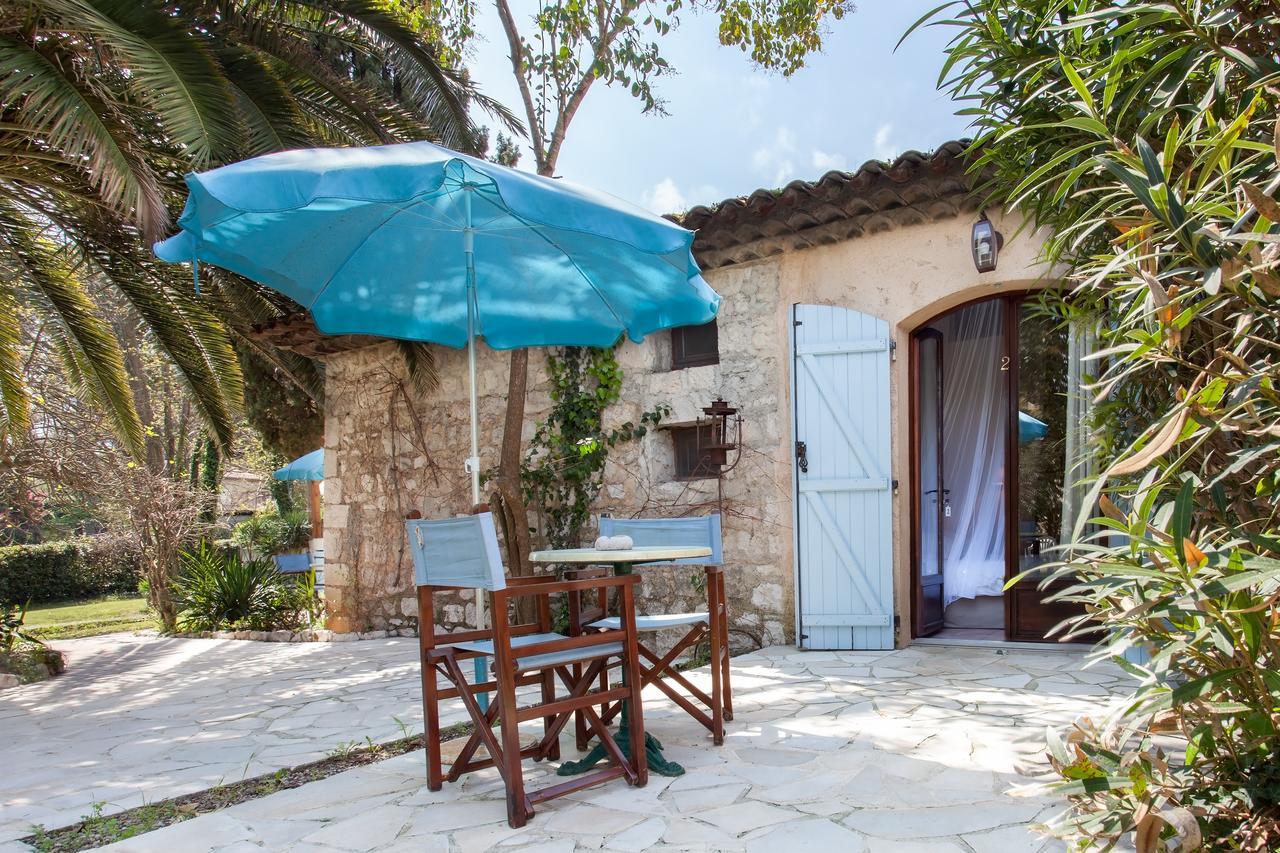 Bed and Breakfast Le Mas Shabanou Roquefort Les Pins Exteriér fotografie