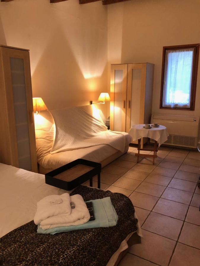 Bed and Breakfast Le Mas Shabanou Roquefort Les Pins Exteriér fotografie